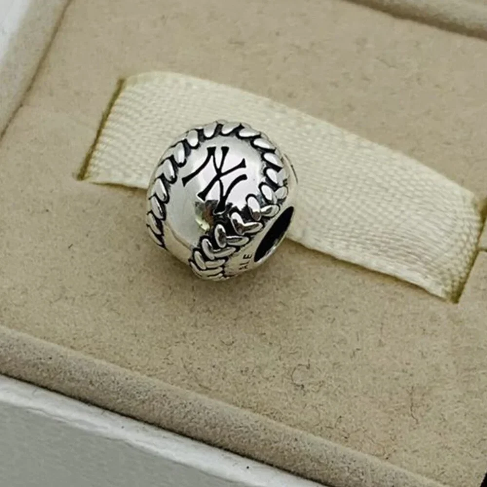 ✨✨ Pandora New York Yankees Baseball Charm - Picture 5 of 7